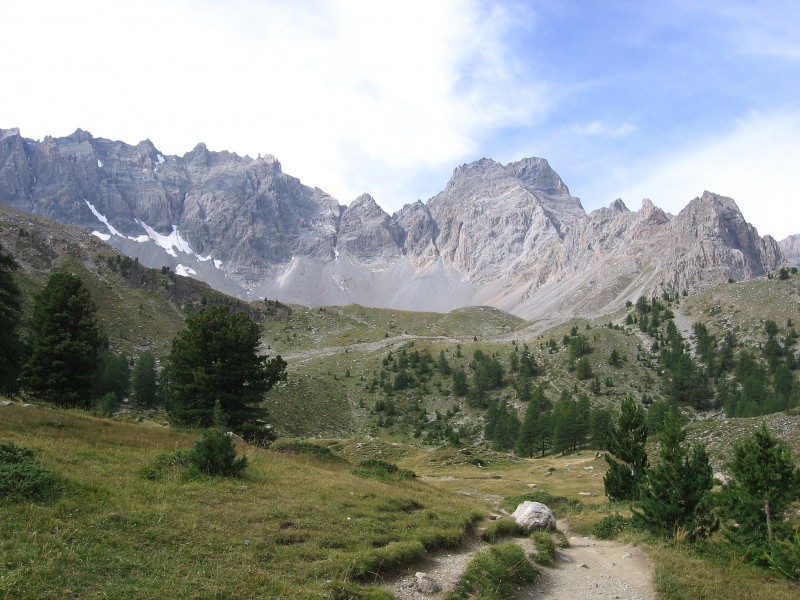 Queyras.Tête de Girardin : Pics de la Font Sancte, Pic des Heuvières avant le replat du lac St Anne.