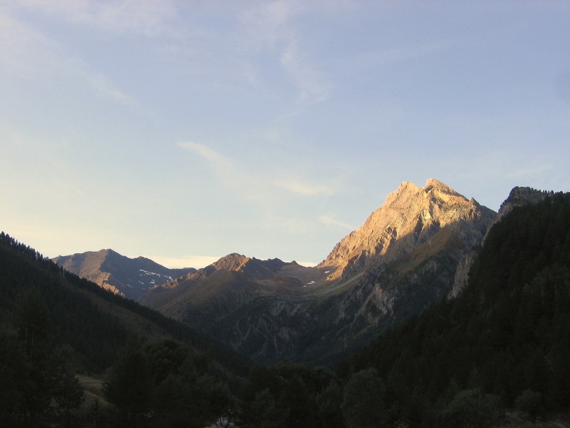 Queyras.Tour du Pain de Sucre : 7h30. Départ de l'Échalp. Faut la motiv' avec ce froid (5°c)