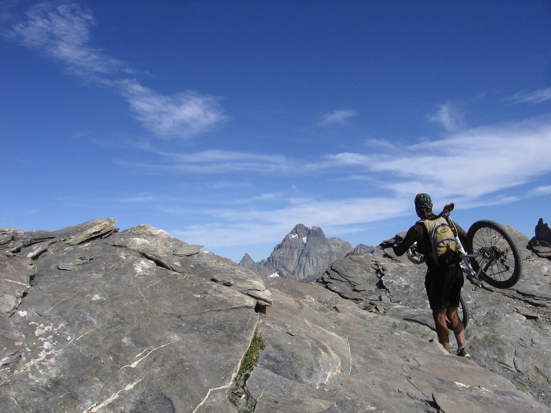 Queyras.Tour du Pain de Sucre : Pic de Caramantran et Mont Viso.