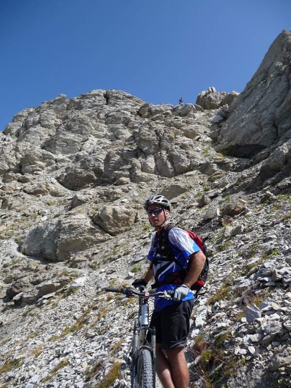#4 Chapeau de Gendarme : Le haut, pas évident même à pied avec les vélos Chapeau de Gendarme : Le haut, pas évident même à pied avec les vélos