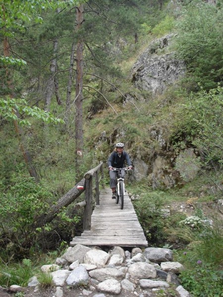 #3 zigual : 1re traversée du Torrent de Sachas : jonction entre la 1re et la seconde partie de la descente... zigual : 1re traversée du Torrent de Sachas : jonction entre la 1re et la seconde partie de la descente...