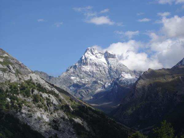#6 Mt Viso : Vue sur le Viso depuis le bas de la descente du Col Vieux Mt Viso : Vue sur le Viso depuis le bas de la descente du Col Vieux