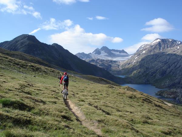 Lac Bramant : Traversée au dessus du refuge de l'Etendard en direction du glacier de St Sorlin