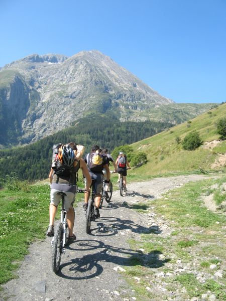 #1 L L'objectif : L'équipe du jour face à l'objectif.