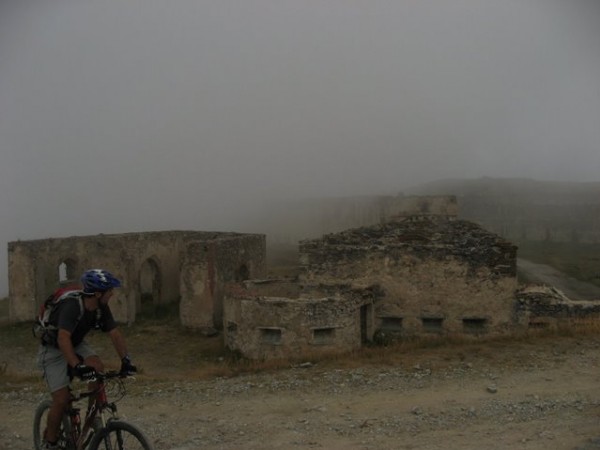 Fort au Col de Tende : Pas chance, on est dans le brouillard, décidément...