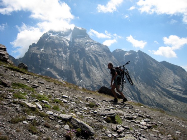 #7 Point Joanne : Court portage pour accéder au premier 3000 de la journée. Point Joanne : Court portage pour accéder au premier 3000 de la journée.