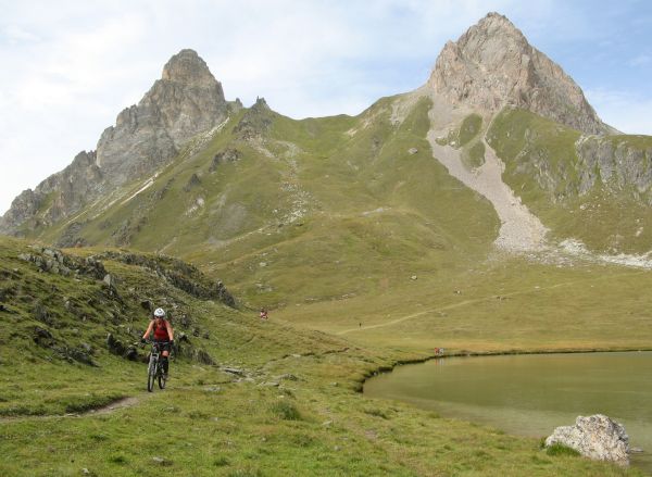 Lac des Cerces : Sous le regard de la Pointe de la Fourche