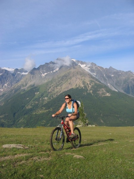 #1 Plateau des Conchiers : Roulage sur fond de massif des Ecrins Plateau des Conchiers : Roulage sur fond de massif des Ecrins