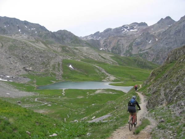 #5 Lac des Cerces : Descente sur le lac des Cerces Lac des Cerces : Descente sur le lac des Cerces