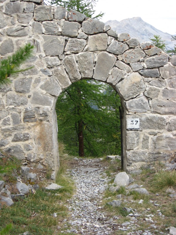 Fort de l'Olive : Gate 37.

GO!