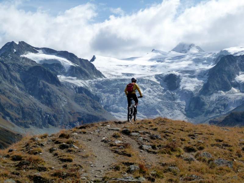 #7 Col du Tsaté : Traversée le long du lac de Moiry Col du Tsaté : Traversée le long du lac de Moiry