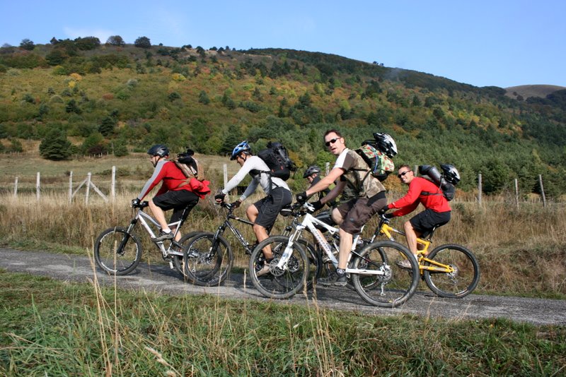 Peleton : Faut bien rester groupir pour se faire aspirer vers le haut