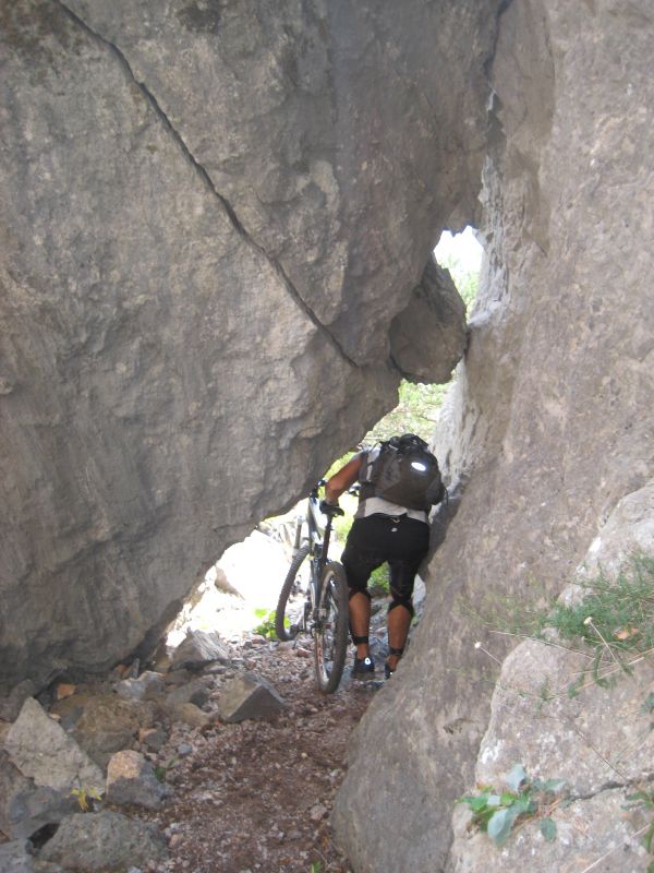 #7 Passage clé : Petite succession de blocs où l Passage clé : Petite succession de blocs où l'on passe dessous.