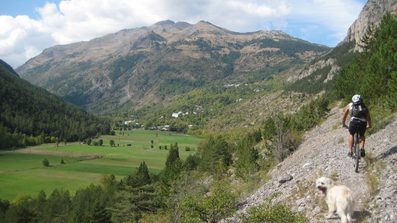 #8 Seconde montée : La vallée de Freyssinière est encore étonnament verte ! Seconde montée : La vallée de Freyssinière est encore étonnament verte !