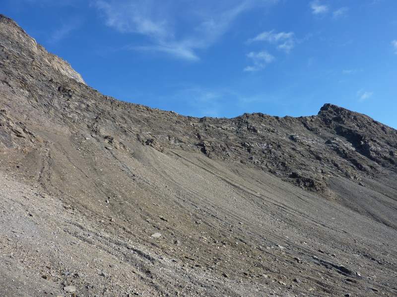 Col du Bataillon d'Aoste : Le sentier passe là dedans...