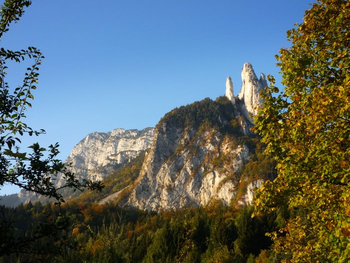 Pucelles et sommet : C'est beau avec le soleil levant et les couleurs de l'automne qui arrivent