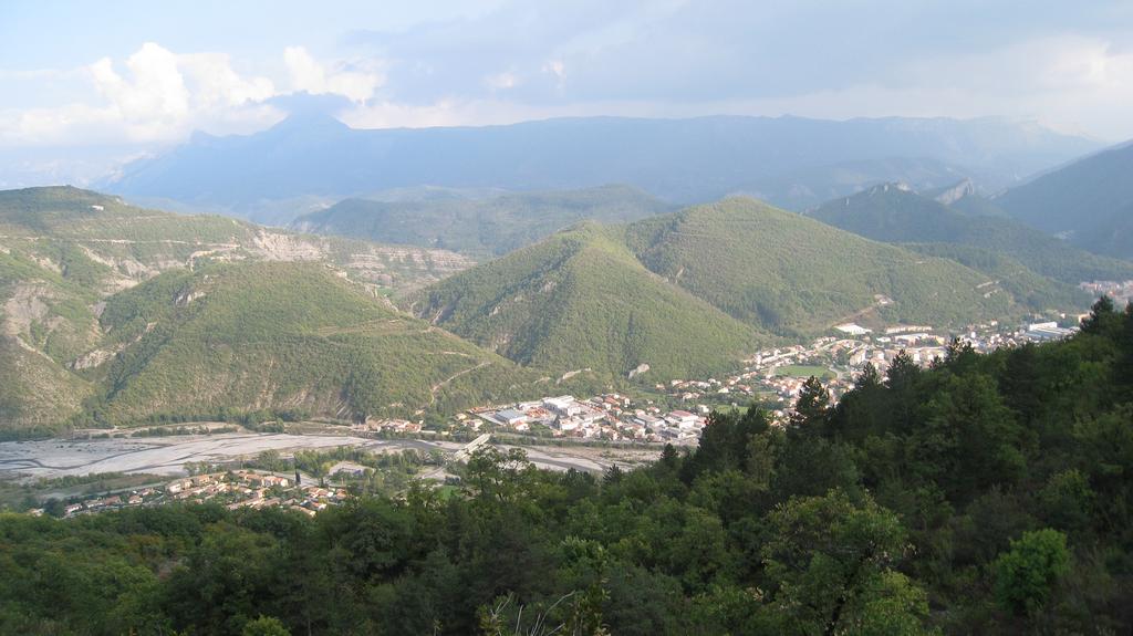 #21 Digne : vue plongeante sur Digne dans la traversée pour rejoindre la descente de Baisse de Blanchard Digne : vue plongeante sur Digne dans la traversée pour rejoindre la descente de Baisse de Blanchard