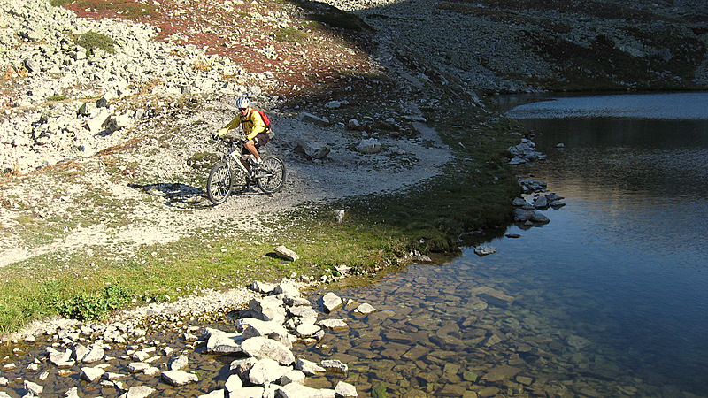 Lac du Peyron : Eau limpide en milieu hostile