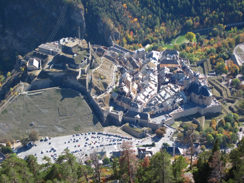 #20 Briançon : Au coeur ; urbanisme médiéval Briançon : Au coeur ; urbanisme médiéval