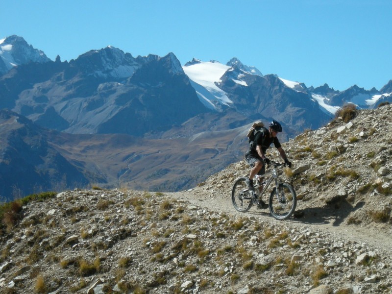 #16 En descente : technique comme il convient pour convoquer l’adresse, l En descente : technique comme il convient pour convoquer l’adresse, l'Oisans en fond d'écran