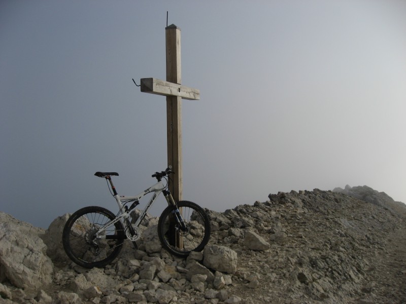 Croix de Chamechaude : Vue splendide... beinh c'est raté pour cette fois et en plus ça pèle sérieusement, l'été indien a foutu le camp :(