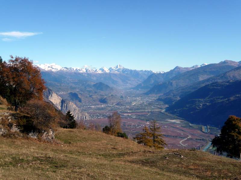 Randonne : Vue sur la vallée du Rhône et les Alpes bernoises