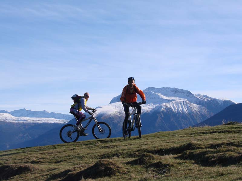 #2 Constraste Conest Grand Cuche : Paysage sur fond de grande Cuche grand Serre Constraste Conest Grand Cuche : Paysage sur fond de grande Cuche grand Serre