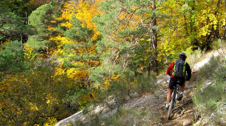 Passage déversant : sur un sentier technique