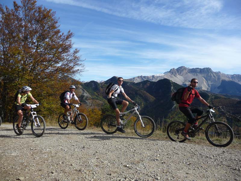 Arrivée au col : Arrivée groupée au XXX..col :)