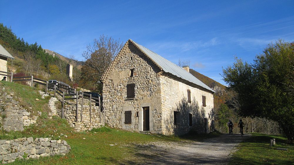 Hameau d'Agnielles : On y passe après avoir traversé les belles gorges