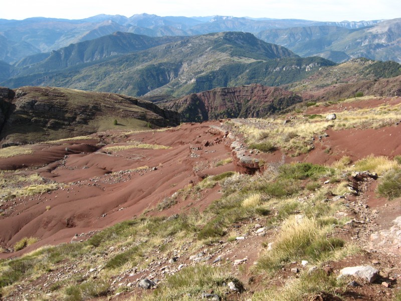 Vers le col du Sui : Silloner entre le rouge et le vert..