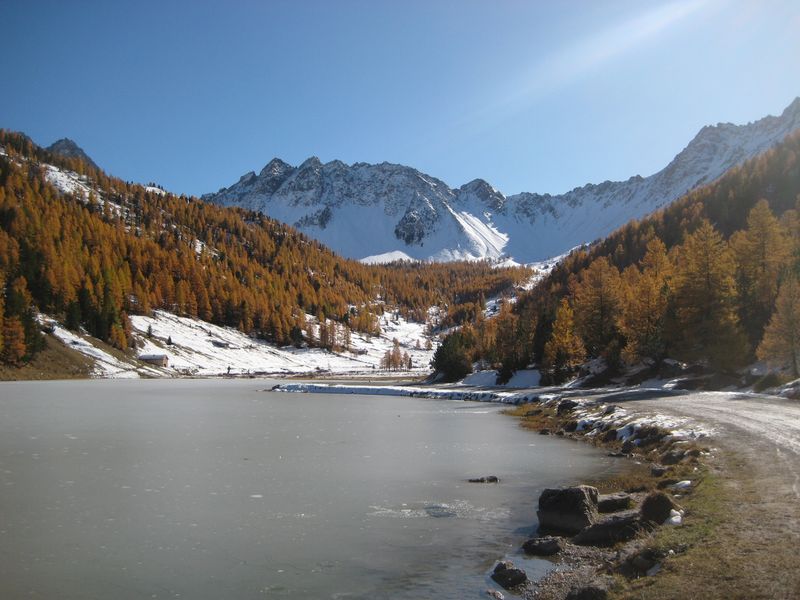 #2 Lac de l Lac de l'Orceyrette : Déjà gelé et pas mal de monde dans le coin, mais qu'est-ce que c'est beau !