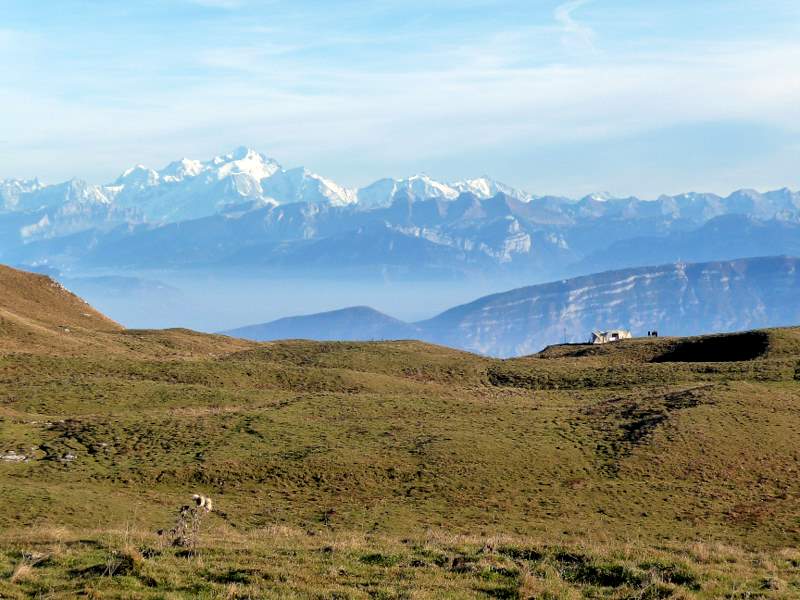 Mt Blanc : Mt Blanc, Aravis, Bornes et Salève depuis le col de Crozet