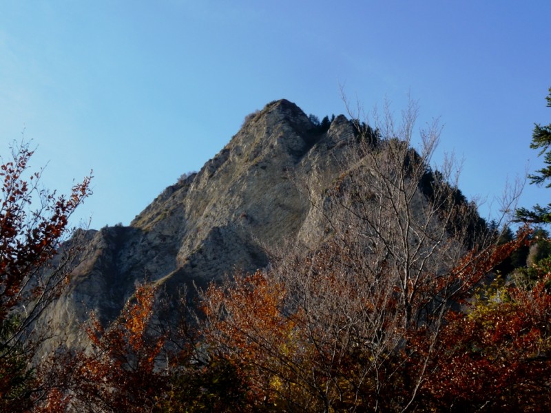 #10 Le Bec Charvet : qui domine la gorge de Manival Le Bec Charvet : qui domine la gorge de Manival