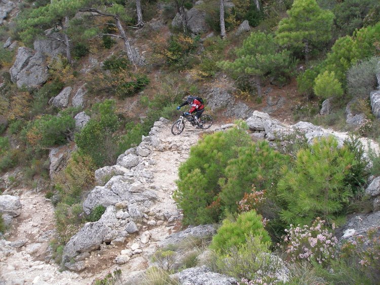 #8 Epingles : sur un terrain plutôt cassant Epingles : sur un terrain plutôt cassant