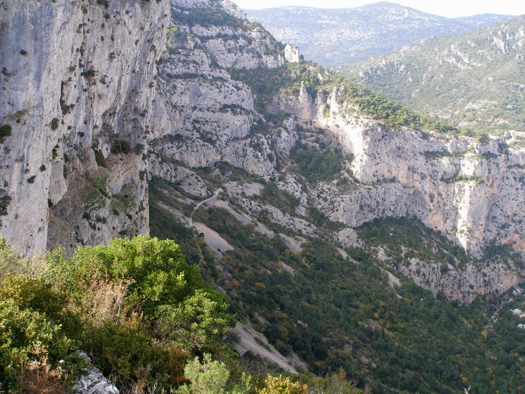 Le Cirque le l'Infernet : On voit bien le sentier.