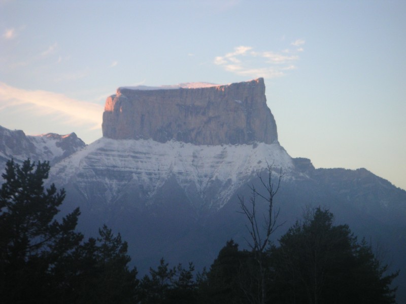 #9 Mont Aiguille : Belles vues sur le trajet du retour : Mont Aiguille, Obiou, Ecrins, etc... (et chauffage à fond, 30°C dans la Fiesta !) Mont Aiguille : Belles vues sur le trajet du retour : Mont Aiguille, Obiou, Ecrins, etc... (et chauffage à fond, 30°C dans la Fiesta !)