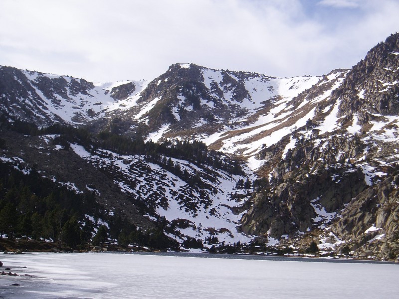 Le lac de Nohèdes : Une partie gelée, une autre pas: superbe !!!