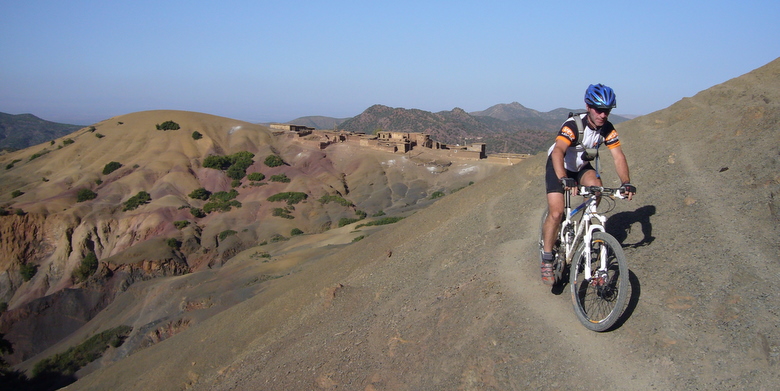 #7 Haut Atlas : Pierre profite pleinement de l Haut Atlas : Pierre profite pleinement de l' instant