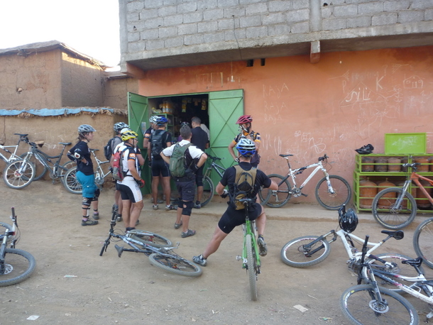 #13 Haut Atlas : ravitaillement dans l Haut Atlas : ravitaillement dans l' épicerie du coin