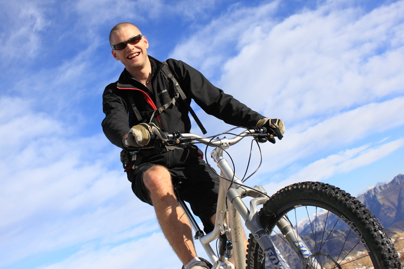 Enfin Eric sur un : beau vélo ;-)