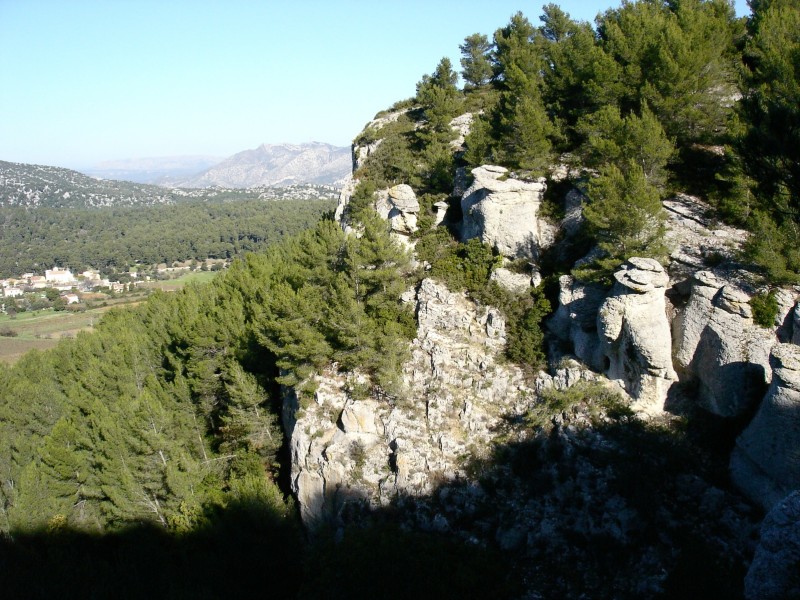 Roquefort : Au fond, Sainte-Victoire