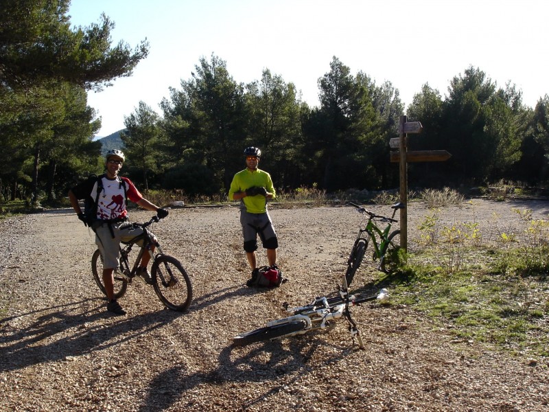 Sur la crête : Petite pause après la montée de Ceyreste