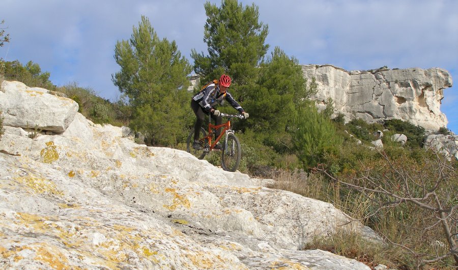 Santa sur une belle dalle : Début de l'enchainement face aux Baux de Provence