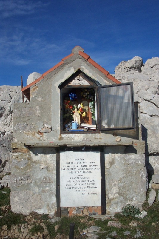 #13 Ste Marie : Le sommet est béni (2 Croix, et une sainte vierge !) Ste Marie : Le sommet est béni (2 Croix, et une sainte vierge !)