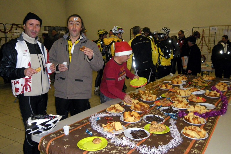 #1 Table de petit-déj.. : Fais gaffe Pierre y a un lutin derrière toi! Table de petit-déj.. : Fais gaffe Pierre y a un lutin derrière toi!