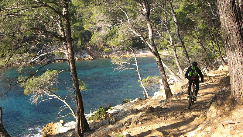 #3 Port D Port D'Alon : Nico arrive sur la calanque du Port d'Alon