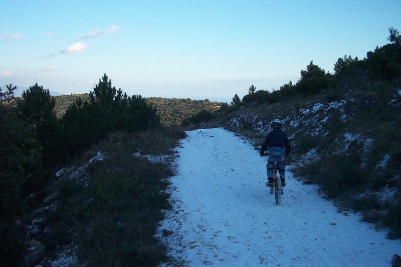 #5 Piste de la Simboula : Descente sur un bout de piste, histoire de se mettre dans l Piste de la Simboula : Descente sur un bout de piste, histoire de se mettre dans l'ambiance...