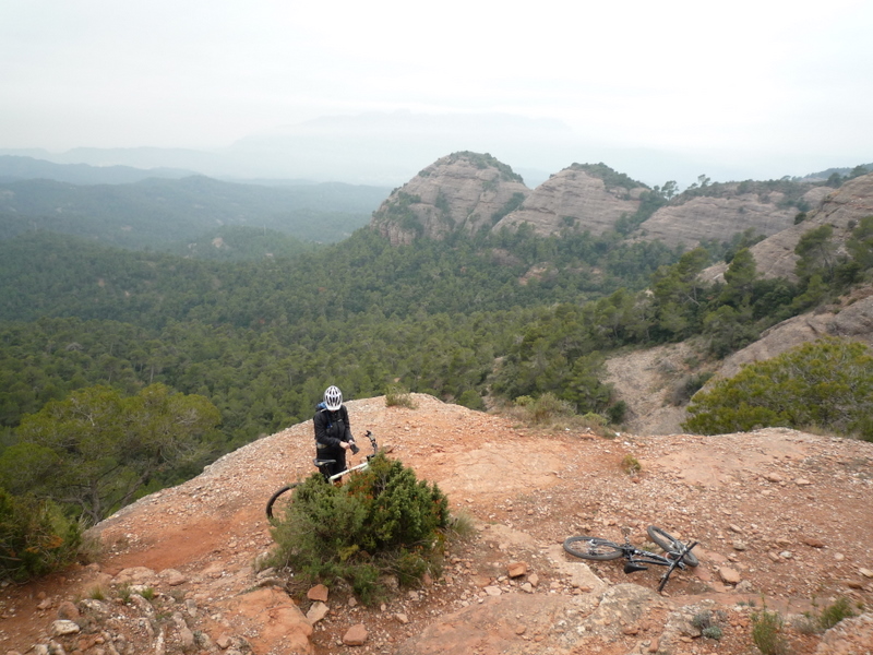 #3 Et au loin Montserrat : enfin faut mettre un peu de bonne volonté Et au loin Montserrat : enfin faut mettre un peu de bonne volonté