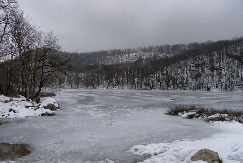 #5 lac d lac d'Ambléon : il semble y avoir une bonne épaisseur de glace.